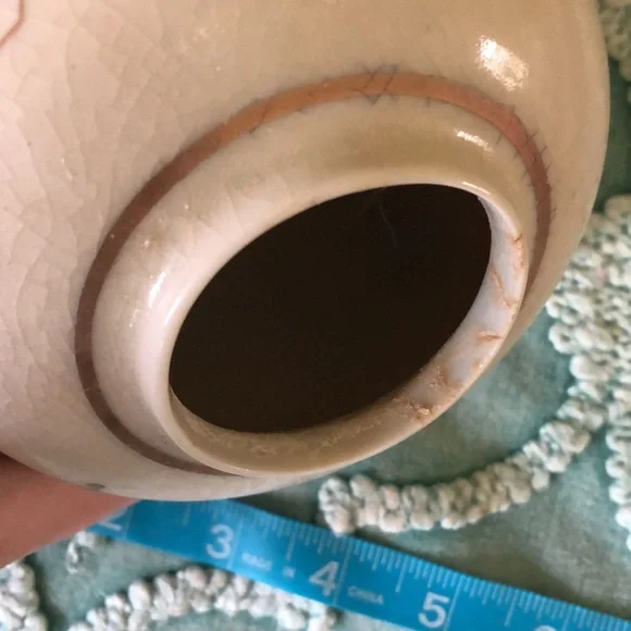 Small Beige & Metallic Gold Japanese Porcelain Ceramic Jar With Peacock Birds - Picture 14 of 15